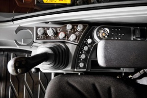 State-of-the-art, ultra-spacious cab in the new Zaxis-7 excavators 