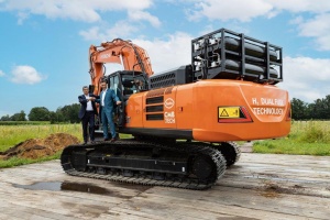 CMB.TECH and Luyckx present hydrogen-powered excavator