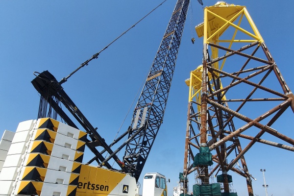 stage III A - Lifting capacity: 275 x 4.3 t x m